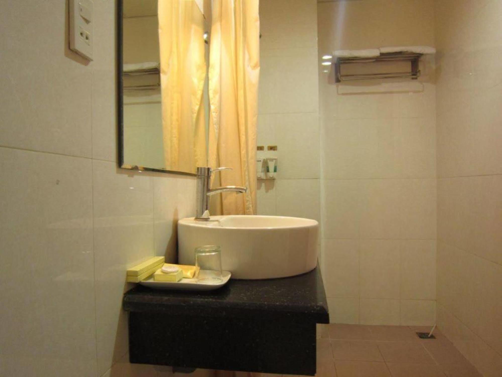 Reddoorz Ruby Star Hotel Truong Dinh Ho Chi Minh-byen Eksteriør bilde